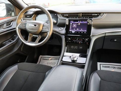 Used 2023 Jeep Grand Cherokee Altitude image 16