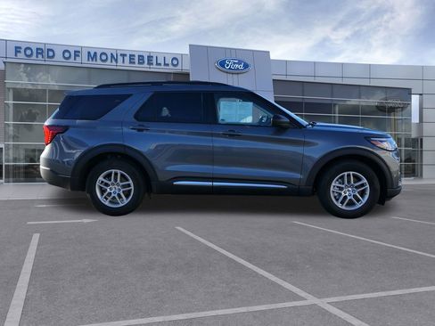 Used 2025 Ford Explorer Active w/ Active Comfort Package image 2