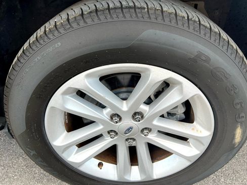 Used 2014 Ford Explorer Limited image 4