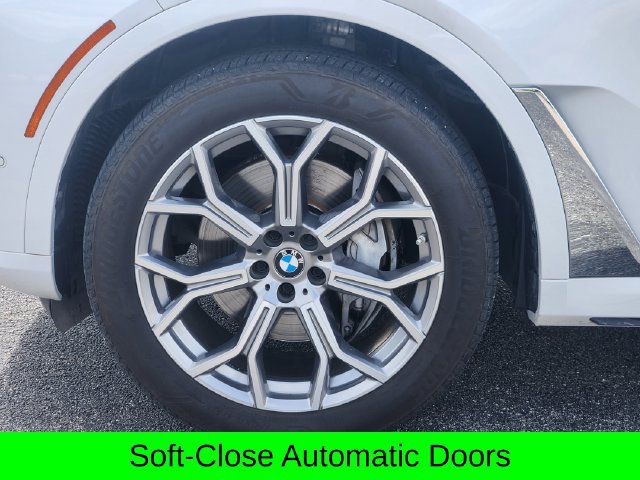 Used 2023 BMW X7 xDrive40i w/ Premium Package AWD/4WD image 9