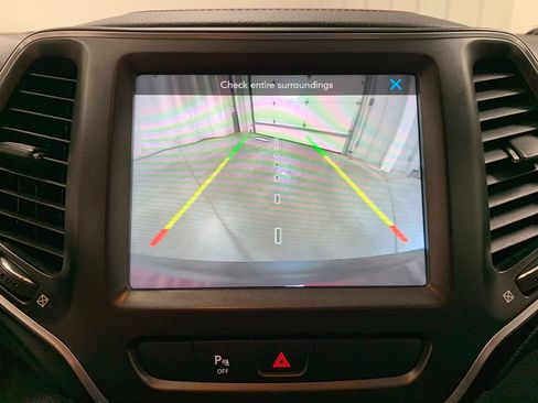 Used 2019 Jeep Cherokee Trailhawk w/ Cold Weather Group AWD/4WD image 29