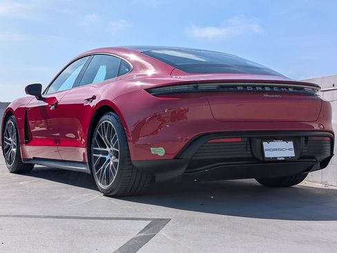 Used 2023 Porsche Taycan image 3