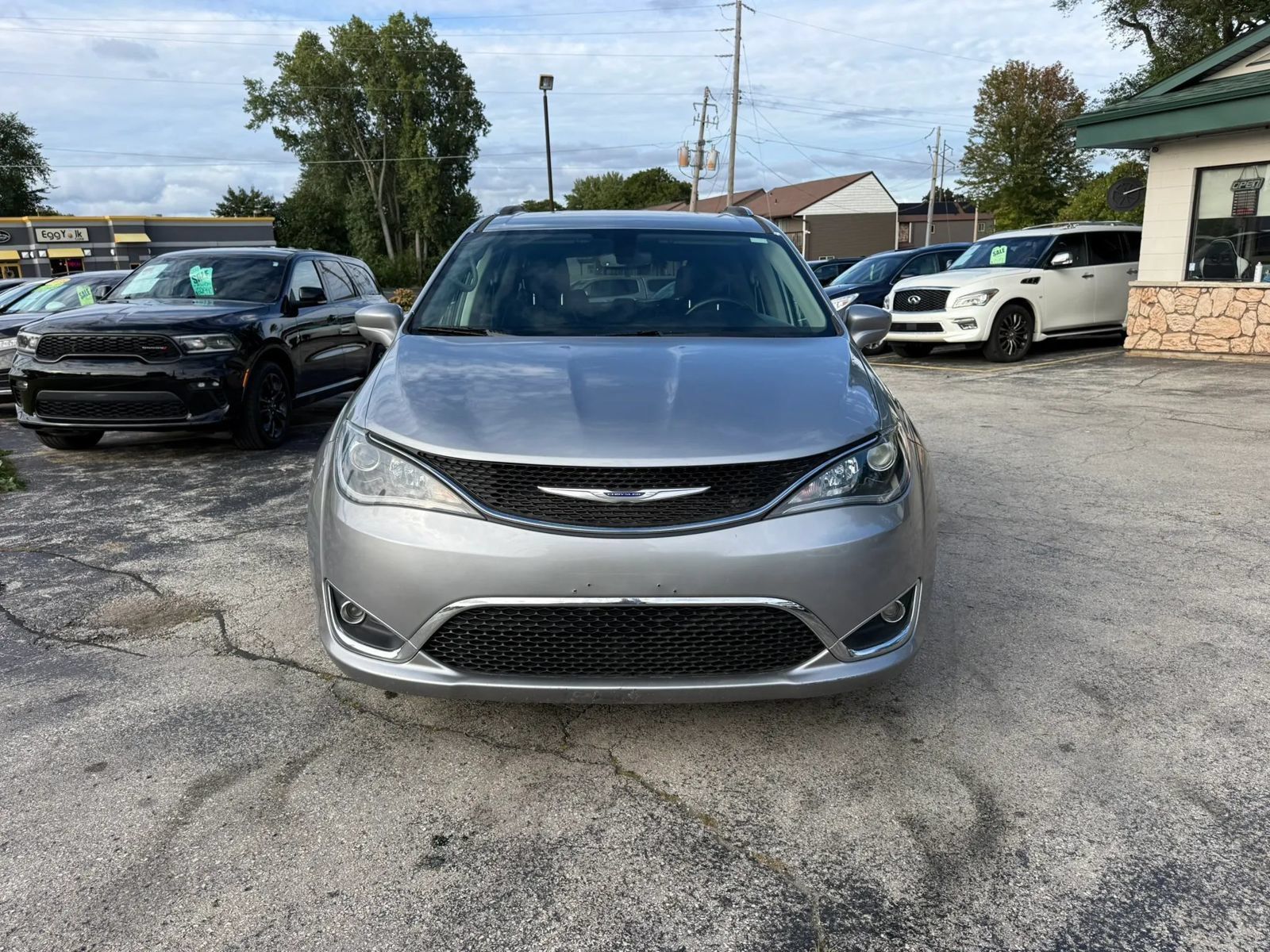 Used 2019 Chrysler Pacifica Touring-L FWD image 8