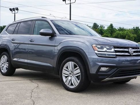 Used 2019 Volkswagen Atlas SE w/ Panoramic Sunroof Package FWD image 2
