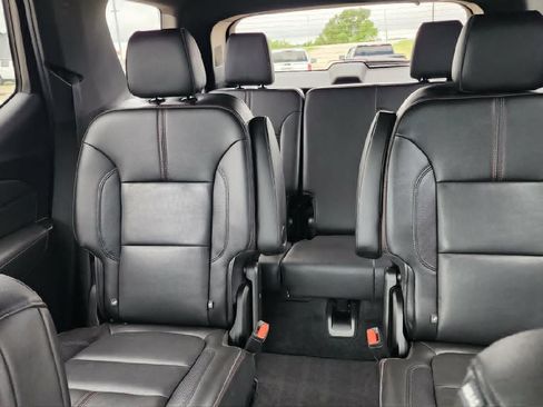 Used 2023 Chevrolet Traverse RS AWD/4WD image 23