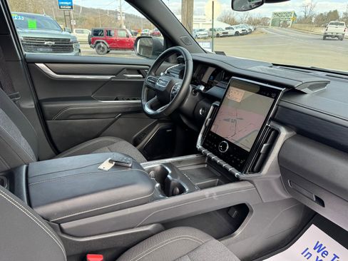 Used 2025 GMC Acadia Elevation image 50