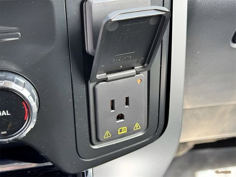 Used 2022 Ford F150 Lariat w/ Equipment Group 502A High image 19