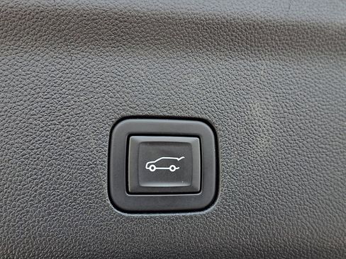 Certified 2024 Chevrolet Suburban Premier AWD/4WD image 33