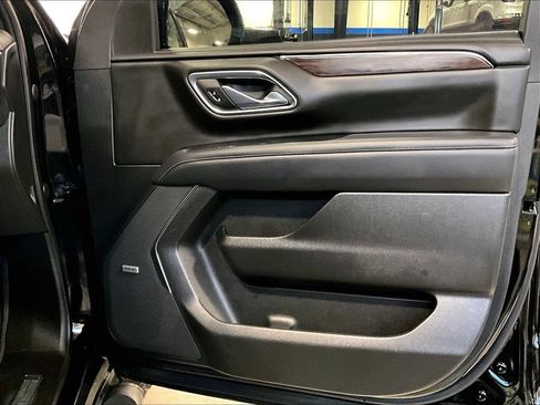 Used 2023 Chevrolet Tahoe Z71 w/ Luxury Package AWD/4WD image 12
