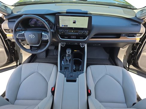 Used 2026 Toyota Grand Highlander AWD Hybrid image 9