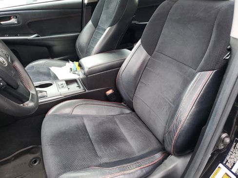 Used 2017 Toyota Camry XSE image 29