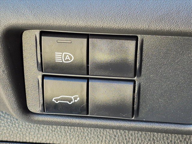 Used 2021 Toyota Highlander LE FWD image 13