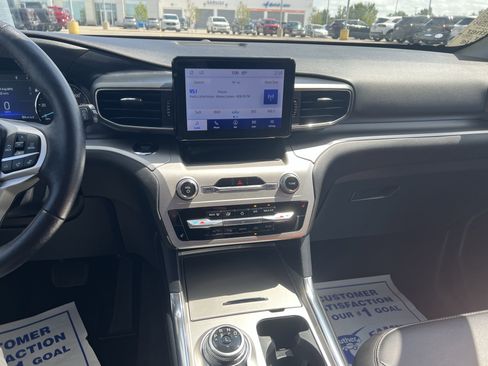 Used 2022 Ford Explorer XLT w/ Equipment Group 202A image 10