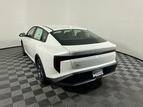 New 2025 Kia K4 LXS image 6