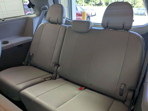 Used 2020 Toyota Sienna XLE w/ XLE Navigation Package FWD image 38