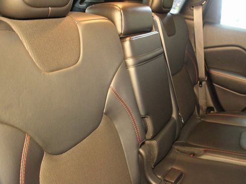 Used 2016 Jeep Cherokee Trailhawk w/ Comfort & Convenience Group image 14