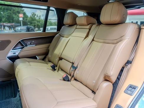 Used 2025 Land Rover Range Rover Long Wheelbase SE AWD/4WD image 19