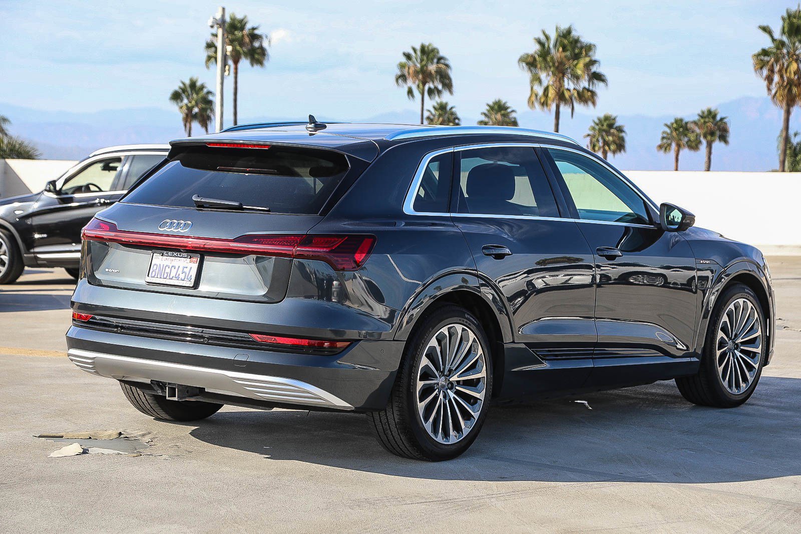 Used 2019 Audi e-tron Prestige w/ Prestige Package AWD/4WD image 7