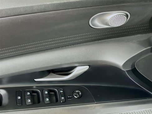 Certified 2025 Hyundai Elantra Hybrid FWD image 22