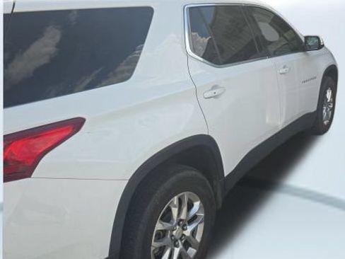 Used 2019 Chevrolet Traverse LT w/ LPO, Floor Liner Package FWD image 4