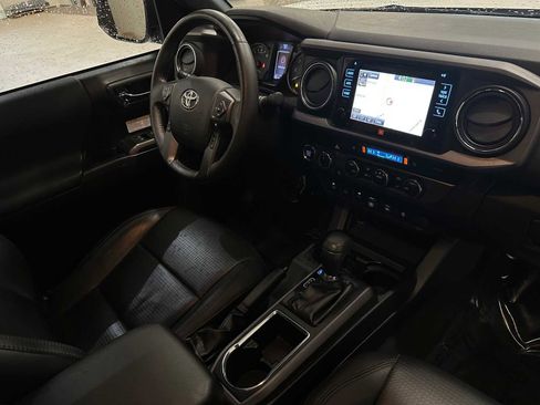 Used 2019 Toyota Tacoma TRD Off-Road image 29