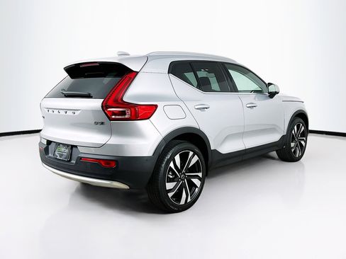 Used 2025 Volvo XC40 B5 Plus image 9