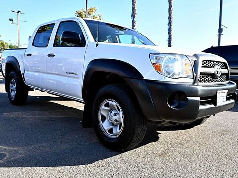 Used 2011 Toyota Tacoma PreRunner w/ Towing Pkg RWD image 3