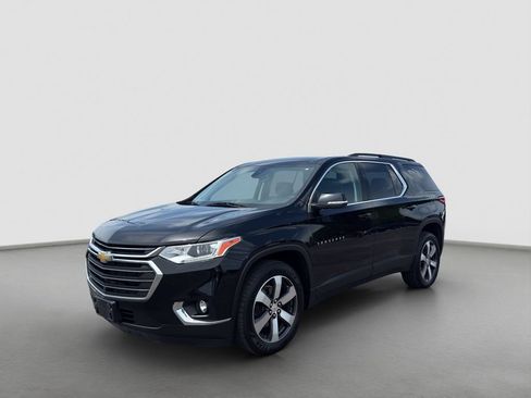 Used 2021 Chevrolet Traverse LT w/ LT Premium Package AWD/4WD image 1