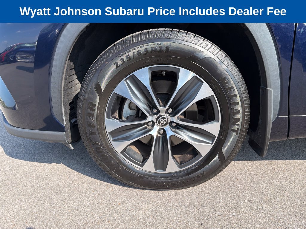 Used 2021 Toyota Highlander XLE AWD/4WD image 2