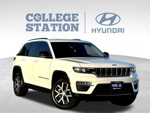 Used 2024 Jeep Grand Cherokee Limited AWD/4WD image 3