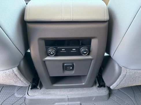 Used 2019 Chevrolet Traverse LT w/ LPO, Floor Liner Package AWD/4WD image 18