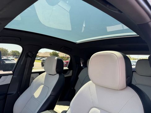 Used 2024 Porsche Cayenne Coupe AWD/4WD image 34