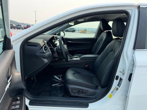 Used 2020 Toyota Camry SE FWD image 10