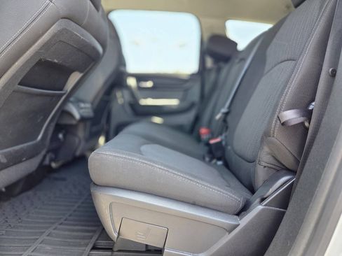 Used 2017 Chevrolet Traverse LT FWD image 27