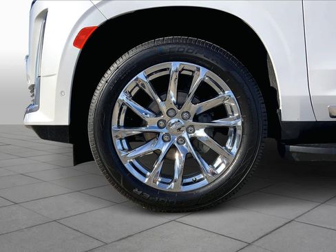 Used 2021 Cadillac Escalade ESV Premium Luxury w/ LPO, Illumination Package image 11