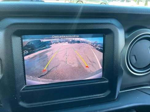 Used 2018 Jeep Wrangler Unlimited Sport S image 19