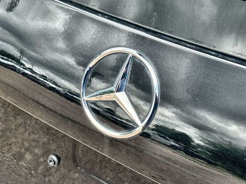 Used 2023 Mercedes-Benz GLB 250 w/ Premium Package image 16