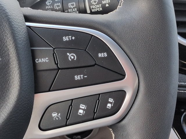 Used 2023 Chrysler Pacifica Limited FWD image 27