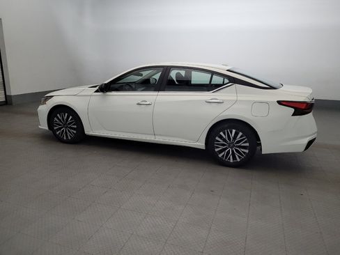 Used 2025 Nissan Altima 2.5 SV FWD image 3