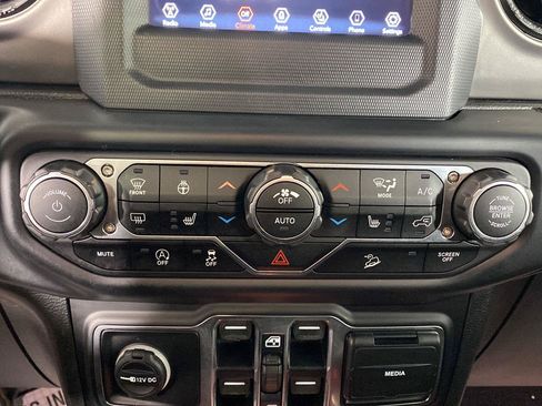 Used 2019 Jeep Wrangler Unlimited Sport S AWD/4WD image 11