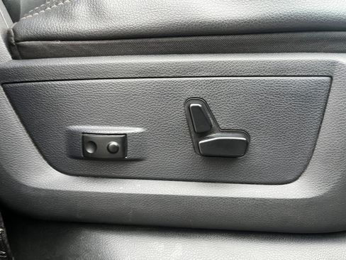 Used 2011 RAM 2500 Laramie image 28