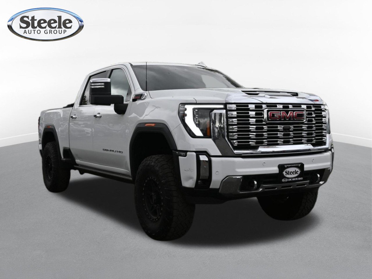 Used 2025 GMC Sierra 2500 Denali w/ Technology Package AWD/4WD image 3