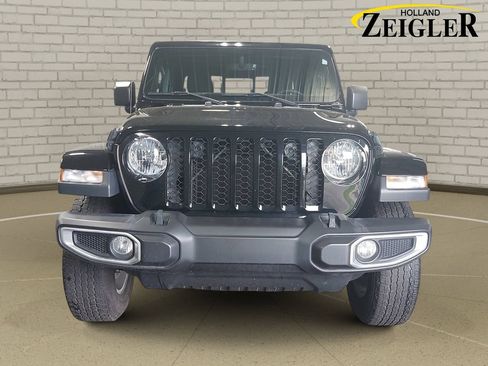 Used 2022 Jeep Gladiator Sport AWD/4WD image 2