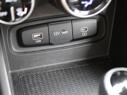 Used 2024 Hyundai Venue SEL image 25