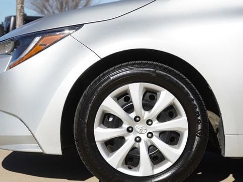 Used 2024 Toyota Corolla LE image 5