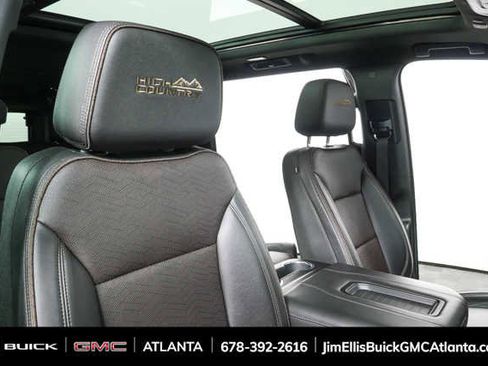 Used 2023 Chevrolet Suburban High Country image 23
