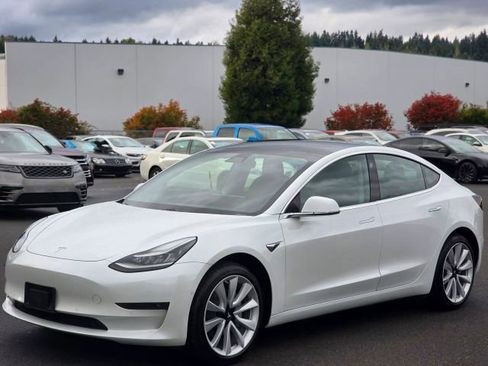 Used 2020 Tesla Model 3 Standard Range Plus image 4