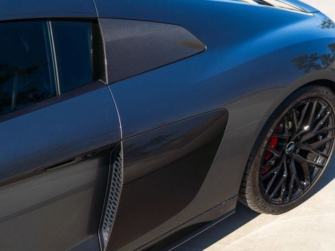 Used 2020 Audi R8 V10 w/ Carbon Exterior Package image 23
