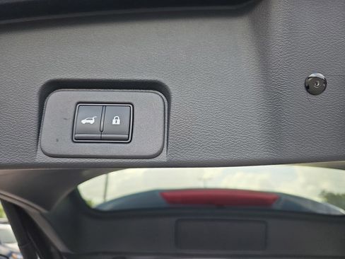 Used 2025 Nissan Rogue SL w/ Tech Package FWD image 15