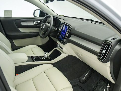 Certified 2026 Volvo XC40 B5 Plus w/ Protection Package Premier image 16